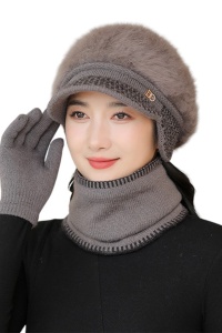 Caciula dama, set doua piese, model cu fular tip guler asortate, captuseala calduroasa, tematica cozy winter, marime universala, maro