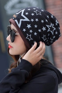 Caciula dama tip bandana, model cool cu stelute dublat la interior, despicatura la ambele parti, tematica urban style, marime universala, neagra - Img 3