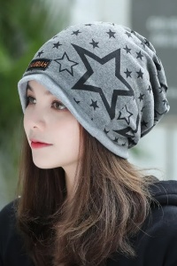 Caciula dama tip bandana, model cool cu stelute dublat la interior, despicatura la ambele parti, tematica urban style, marime universala, gri deschis - Img 4