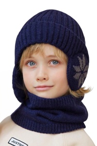 Caciula pentru copii, set doua piese, model cu acoperitori pentru urechi, fular asortat, tematica happy winter, 3 - 9 ani, albastru inchis