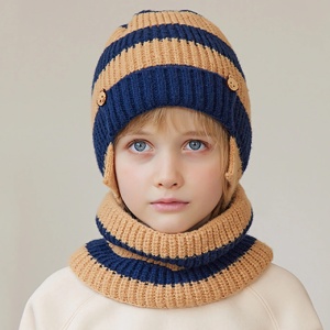 Caciula pentru copii, set doua piese, model cu prelungire peste urechi, accesorii delicate, fular asortat, tematica little funny guy, 3 - 9 ani, albastru cu bej - Img 2