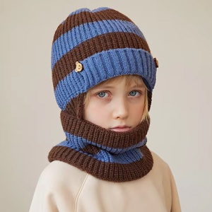 Caciula pentru copii, set doua piese, model cu prelungire peste urechi, accesorii delicate, fular asortat, tematica little funny guy, 3 - 9 ani, albastru cu maro - Img 4
