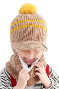Caciula pentru copii, tip cagula, model cu cozoroc si pompom, accesoriu cute, tematica mica vedeta, 3 - 9, bej - Img 3