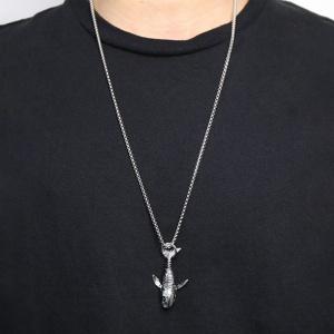 Lant cu pandantiv balena jucausa, model retro, tematica blue whale sea jump, unisex, argintiu, - Img 4