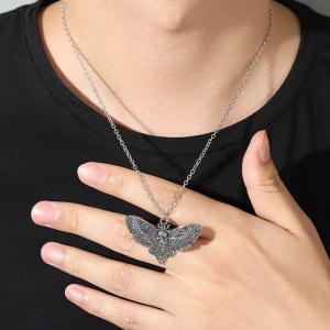 Lant cu pandantiv fluture de noapte, model gotic, tematica skull moth butterfly, unisex, argintiu, - Img 3