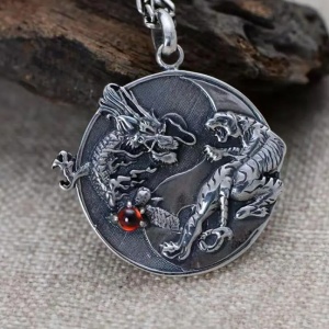 Lant retro cu pandantiv ying and yang si cristal rosu, model tigru cu dragon, tematica good vs evil, unisex, argintiu, - Img 2