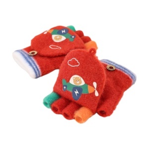 Manusi pentru copii, model cu degetele descoperite si capac decapotabil, prindere cu nasturel, accesorizate cu ursulet si avion, tematica born to fly, unisex, marime 3 – 5 ani, rosii