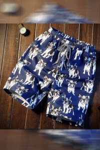 Pantaloni scurti de baie tip sort, barbati, albastri, imprimeu buldog francez cu ochelari, uscare rapida - Img 2