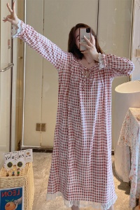 Pijama dama tip camasa de noapte, model cu detalii delicate la maneci, inchidere reglabila la decolteu cu snur, tematica nopti confortabile, rosu inchis cu alb - Img 3