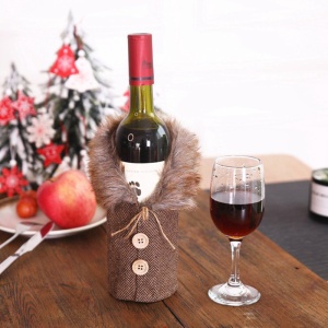 Saculet de Craciun pentru sticle de bauturi, model fancy accesorizat cu blanita si nasturi, tematica petrecere de Craciun, marime universala, maro - Img 4