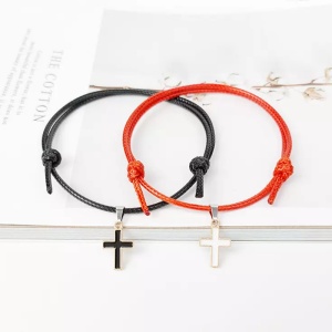 Set bratari cuplu, tip sfoara, cu accesoriu cruce, reglabile, rosie si neagra - Img 2