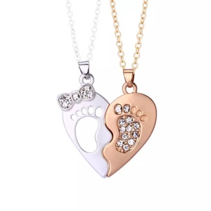 Set lant cuplu cu pandantiv inima cu magnet, model happy feet, unisex, argintiu cu rose gold
