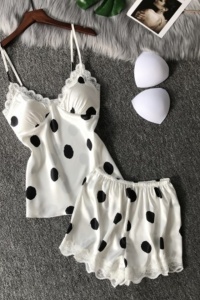 Set pijama, haine de stat in casa sexy, 2 piese, satin cu dantela, maieu si pantalon scurt alb cu buline negre - Img 3