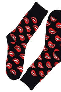 Soseste cute, model peste glezna, cu imprimeu grafic buze, tematica love socks, marime 36-42, unisex, negre cu rosu inchis - Img 3