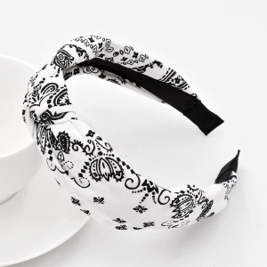 Bentita pentru par cu nod, model elegant cu insemne tribale, imprimeu grafic, marime universala, alb - Img 3