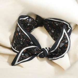 Bentita pentru par, model versatil si elegant cu funda, imprimeu floral, tematica fashion style, marime universala, neagra - Img 4