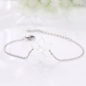 Bratara dama, model floral delicat, pandantiv floare, reglabila, argintie - Img 3