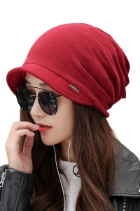 Caciula dama, model bandana cu despicatura la ambele capete si mini cozoroc curbat, captuseala fina, tematica cool women urban style, marime universala, rosie