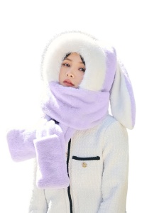 Caciula dama, model cu urechiuse de iepuras, prelungire fular calduros si spatiu pentru maini tip manusi, tematica cute little bunny, marime universala, mov