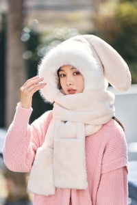 Caciula dama, model cu urechiuse de iepuras, prelungire fular calduros si spatiu pentru maini tip manusi, tematica cute little bunny, marime universala, bej - Img 3
