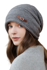 Caciula dama, model delicat cu accesoriu chic, tematica urban style, marime universala, gri