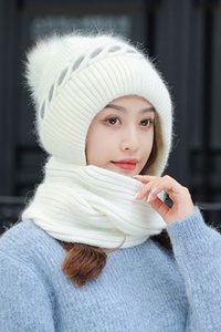 Caciula dama, model fashion cu pom pom si imitatie urechi tip fular reglabil, captuseala moale si calduroasa, detaliu distinctiv prin contrast, marime universala, crem - Img 2