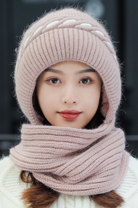 Caciula dama, model fashion cu pom pom si imitatie urechi tip fular reglabil, captuseala moale si calduroasa, detaliu distinctiv prin contrast, marime universala, roz - Img 3