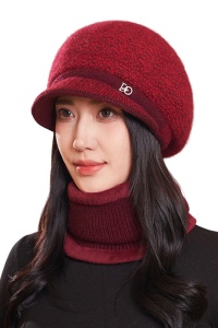 Caciula dama, set doua piese, model chic cu fular tip guler asortat, tematica cool winter, marime universala, rosu