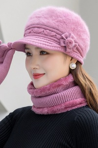 Caciula dama, set doua piese, model elegant pufos cu cozoroc si accesorizat cu fundita si fular tip guler asortat, captuseala calduroasa, tematica elegant winter flowers, marime universala, roz - Img 4