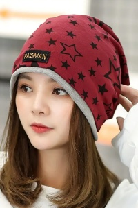 Caciula dama tip bandana, model cool cu stelute dublat la interior, despicatura la ambele parti, tematica urban style, marime universala, rosie - Img 4