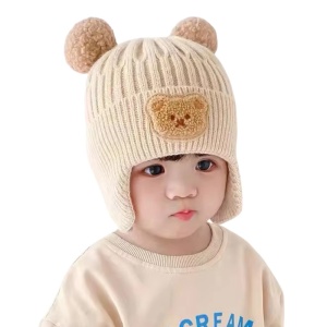 Caciula pentru copii, model cu pom pom si acoperitori pentru urechi, accesorizata cu un ursulet simpatic, tematica little funny bear, 2 - 6 ani, bej