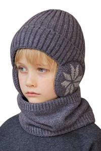 Caciula pentru copii, set doua piese, model cu acoperitori pentru urechi, fular asortat, tematica happy winter, 3 - 9 ani, gri inchis