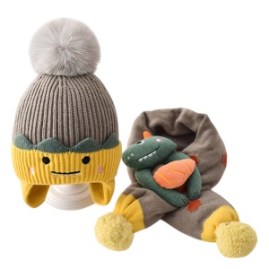 Caciula pentru copii, set doua piese, model foarte haios si vesel cu pompom si fular asortat, tematica bucuria copilariei, 1 - 6 ani, gri