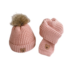 Caciula pentru copii, set doua piese, model moale si calduros cu pom pom si fular asortat, tematica I’m a baby bear, 1 – 5 ani, roz