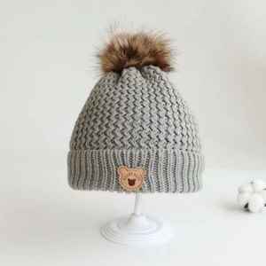 Caciula pentru copii, set doua piese, model moale si calduros cu pom pom si fular asortat, tematica I’m a baby bear, 1 – 5 ani, gri - Img 2