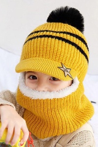 Caciula pentru copii, tip cagula, model cu cozoroc si pompom, accesoriu cute, tematica mica vedeta, 3 - 9, galbena - Img 2