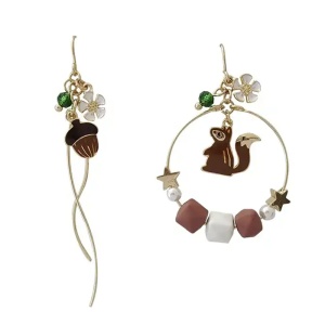 Cercei dama, model elegant cu veverita si ghinda, accesorizati cu floricele delicate, tematica dansul naturii, maro
