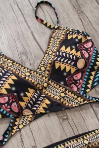 Costum de baie dama, 2 piese, model cu imprimeu abstract, sutien prindere crossbody, chilot talie joasa si decupaj clasic, tematica hot summer multicolor - Img 4
