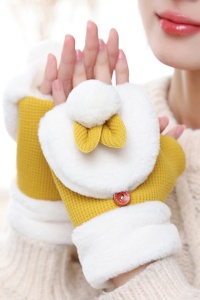 Manusi dama si adolescente, model cu degete dezgolite, capac prindere cu nasturel, accesorizate cu urechiuse si codita de iepuras, tematica winter bunny, marime universala, mustar - Img 3