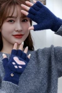 Manusi pentru adolescente pana in 18 ani, calduroase, model cu capat decapotabil si prindere cu nasture, tematica winter cat, marime universala, albastru inchis - Img 3