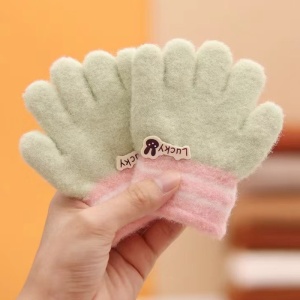 Manusi pentru copii, model pufos si vesel, manseta elastica cu detalii de contrast, tematica lucky bunny, unisex, marime 3 – 8 ani, verzi - Img 2