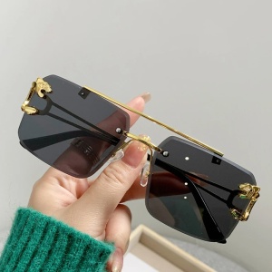 Ochelari de soare unisex, model elegant cu personalitate, tematica glamour life style, marime universala, negru inchis