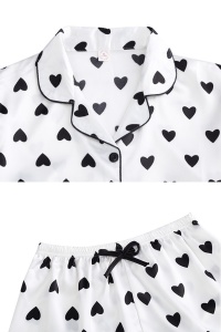 Pijama dama 4 in 1, haine de stat in casa, 7 piese, satin, camasa, maieu, pantalon lung si chilot tip pantalon scurt, alba cu inimioare - Img 3