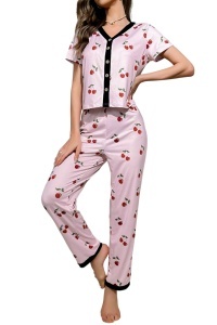 Pijama dama, set 2 piese, bluza cu maneca scurta si pantaloni lungi, prindere cu nasturi, model deosebit cu imprimeu cirese delicioase, tematica sweet dreams, roz