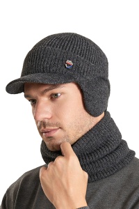 Set doua piese, caciula de barbati tip sapca moale cu cozoroc si protectie urechi, fular asortat, captuseala pufoasa, model office style, tematica I wanna be confortable, marime universala, gri inchis