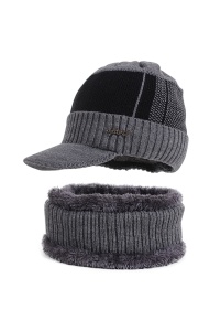Set doua piese, caciula tip sapca pentru barbati cu imprimeu texturat si cozoroc curbat, fular asortat, captuseala pufoasa si calduroasa, model sport style, marime universala, gri