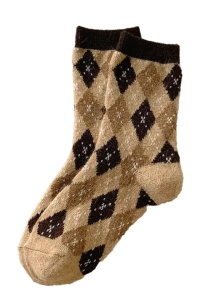Sosete dama, model calduros cu imprimeu grafic, tematica fashion winter, marime 38 – 42, coffee