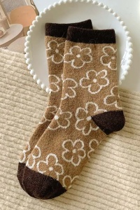 Sosete dama, model calduros cu imprimeu grafic, tematica fashion winter, marime 38 – 42, maro deschis - Img 3