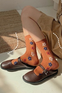 Sosete dama, model fashion si versatil cu flori, tematica I love spring, marime 38 – 42, maro - Img 4