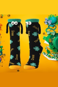 Sosete haioase, model vesel accesorizat cu manute cu magnet si ochisori, imprimeu norocos trifoi cu patru foi, tematica let's be friends, unisex, marime 36-42, negre cu portocaliu - Img 2